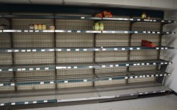 Stålhyller / lagerhyller / butikkhyller, 24 gavler L-fot og 150+ hylleplater, pent brukt