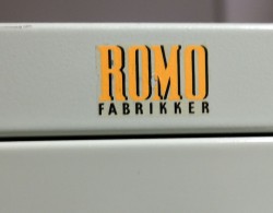 Arkivskap vintage / retro med 2 skuffer fra Romo fabrikker, 42cm bredde, 72cm høyde, brukt