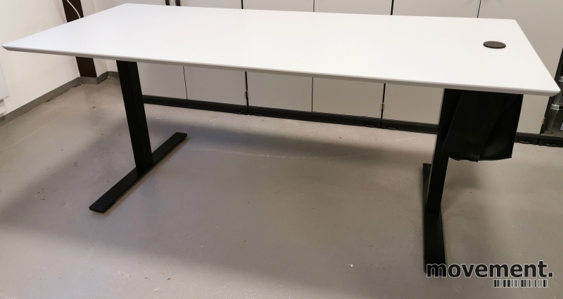 Solgt!Kompakt møtebord fra Dencon i lys - 1 / 5