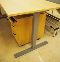 Skrivebord med elektrisk hevsenk i bøk laminat / grått understell fra EFG, 200x80cm, pent brukt 2016-modell