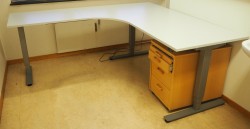 Skrivebord / hjørneløsning med elektrisk hevsenk fra EFG i lys grå, 180x200, venstreløsning, pent brukt
