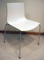 Arper Catifa 46, stablebar design-stol i hvit / grønn plast / krom, pent brukt