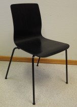 Møteromsstol / besøksstol fra EFG, modell NOVA i sortlakkert eikefiner, pent brukt