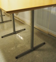 Kantinebord i bjerk / grålakkert metall fra Zeta Furniture, 120x80cm, brukt med noe slitasje på plater