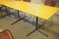 Kantinebord i bjerk / grålakkert metall fra Zeta Furniture, 180x80cm, brukt med noe slitasje på plater