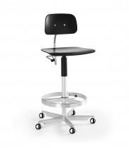 Kontorstol / arbeidsstol / barstol i sort finer / aluminium fra Engelbrechts, modell Kevi 2533, sittehøyde 71-83cm, fotring, pent brukt