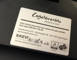 Kontorstol / arbeidsstol / barstol i sort finer / aluminium fra Engelbrechts, modell Kevi 2533, sittehøyde 71-83cm, fotring, pent brukt