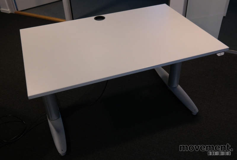 Solgt!Skrivebord med elektrisk hevsenk - 1 / 3