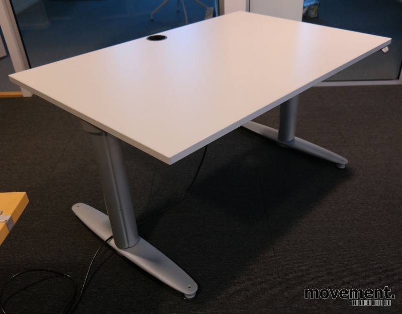 Solgt!Skrivebord med elektrisk hevsenk - 2 / 3