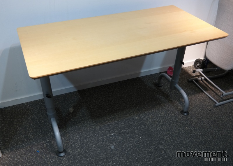 Solgt!Kompakt skrivebord / sidebord i bøk - 1 / 5