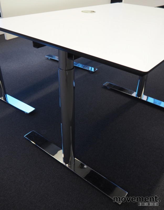 Solgt!Lekkert skrivebord i hvitt med sort - 3 / 3