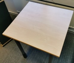 Kinnarps avlastningsbord / sidebord / printerbord i bjerk laminat / grå ben, 60x60cm, pent brukt
