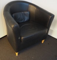 Loungestol i sort skinn, modell Arildfra Ikea, 1seter, 94cm IKEA Patrik konferansestol i koksgråtttullstoff, pent brukt