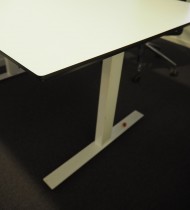 Møtebord / konferansebord i hvitt fra Dencon, kabelluke, 140x100cm, pent brukt