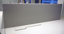 Bordskillevegg i lysegrått stoff fra Götessons, 180x70cm, pent brukt