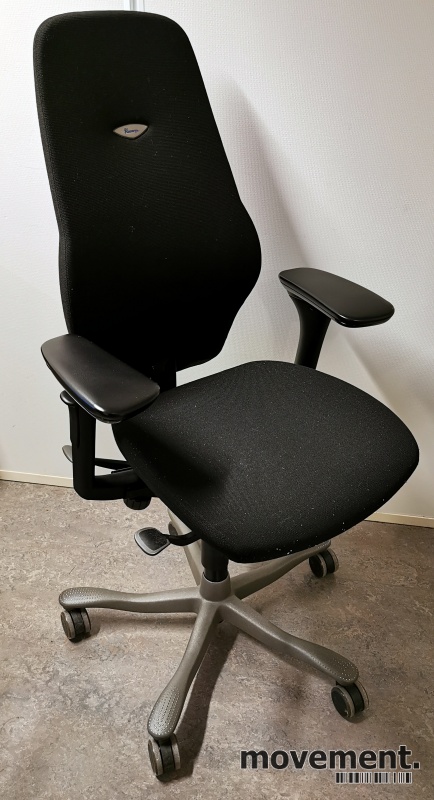 Solgt!Kontorstol: Kinnarps Plus 8 i sort - 1 / 2