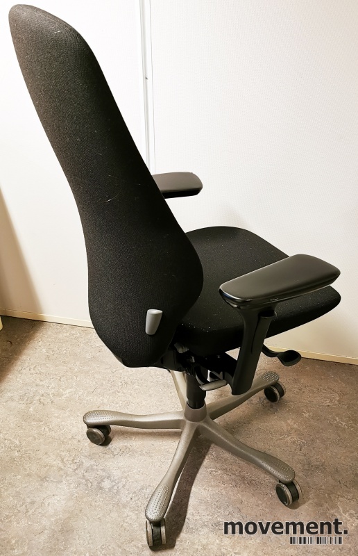 Solgt!Kontorstol: Kinnarps Plus 8 i sort - 2 / 2