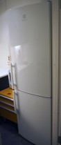 Kjøleskap/kombiskap fra Electrolux i hvitt, 60cm b, 183cm h, modell EN3441JYW, pent brukt