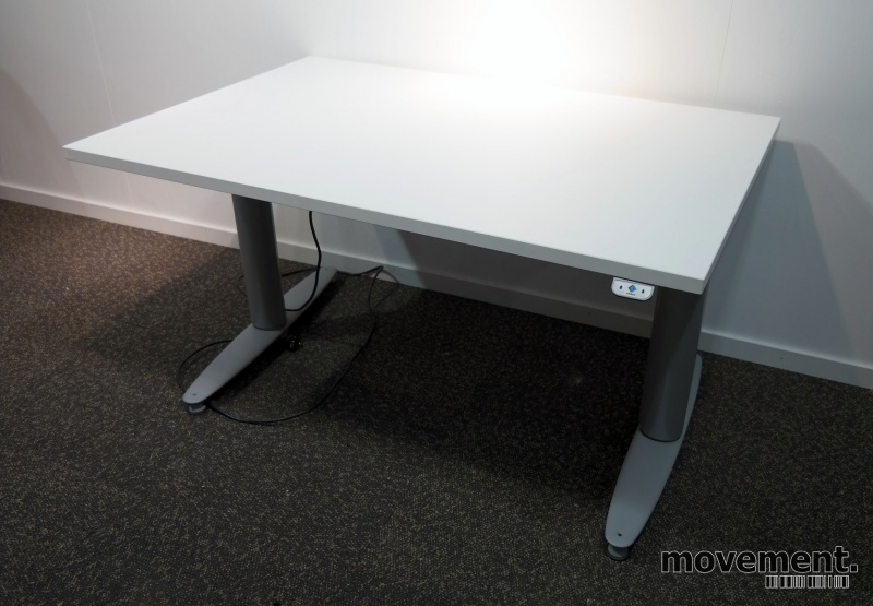 Solgt!Kinnarps T-serie elektrisk hevsenk - 1 / 2