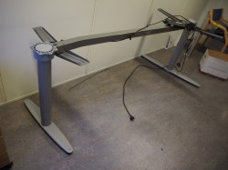 Kinnarps T-serie hevsenk understell for skrivebord, passer plate 200x120cm, høyreløsning, pent brukt