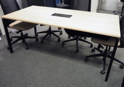 Kompakt møtebord i eik laminat / sort, Kinnarps SERIES[E]ONE, 180x90cm, passer 6personer, pent brukt