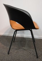 Konferansestol fra Skandiform i sort / brunt kunstskinn, modell Deli, pent brukt