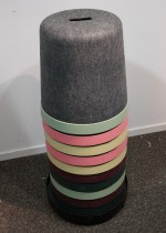 Puffer / paller på tralle, 10stk, Cap fra Materia, 2 av hver farge, sittehøyde 45cm, pent brukt