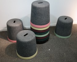 Puffer / paller på tralle, 10stk, Cap fra Materia, 2 av hver farge, sittehøyde 45cm, pent brukt