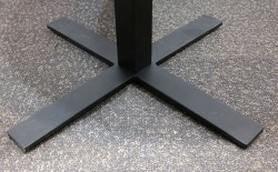 Lite møtebord / kantinebord, Kinnarps Oberon i hvitt / sort, Ø=90cm, pent brukt
