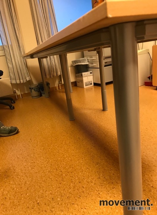 Solgt!Enkelt møtebord i bøk / grålakkert - 2 / 2