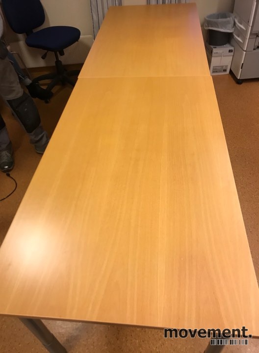 Solgt!Enkelt møtebord i bøk / grålakkert - 1 / 2