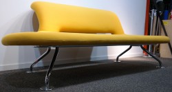 Lounge / sofa i gult stoff fra Martela, modell: U-Turn, bredde 200cm, pent brukt