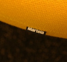 Lounge / sofa i gult stoff fra Martela, modell: U-Turn, bredde 200cm, pent brukt