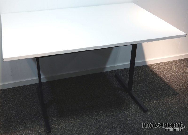 Solgt!Kompakt møtebord / kantinebord i - 2 / 4
