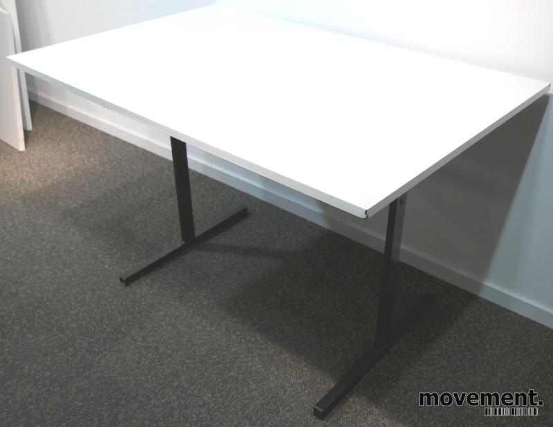 Solgt!Kompakt møtebord / kantinebord i - 1 / 4
