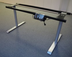Understell for skrivebord med elektrisk hevsenk, passer plater 160cm, pent brukt
