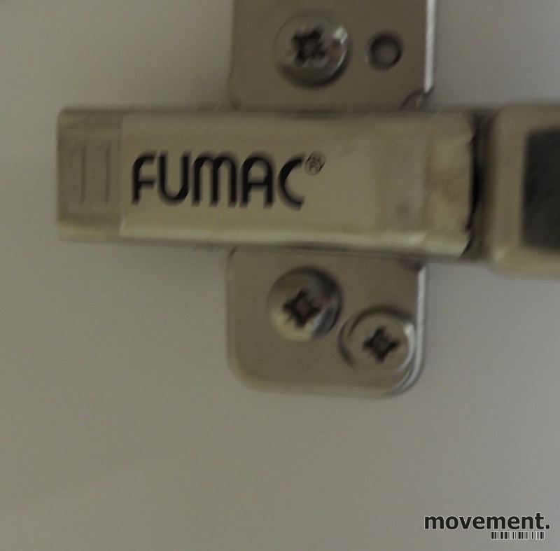 Solgt!Høyt skap i hvitt fra Fumac, 5 - 4 / 4
