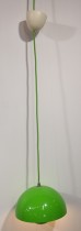 Taklampe / pendellampe i grønt fra &Tradition, Flowerpot VP1, Design: Verner Panton, pent brukt