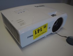 Benq MH741 projektor, full HD, HDMI, 2014 timer på pære, pent brukt