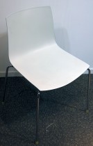 Arper Catifa 46, stablebar design-stol i hvit plast / krom, pent brukt