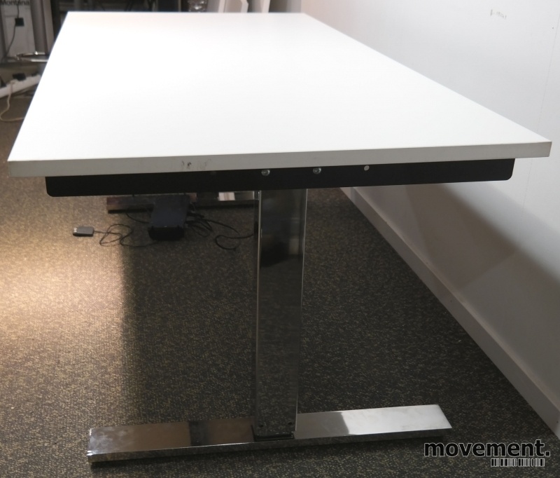 Solgt!Skrivebord med elektrisk hevsenk i - 2 / 4