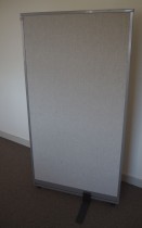 Skillevegg fra Kinnarps, modell Rezon i grått / alu ramme, 80cm bredde, 150cm høyde, pent brukt