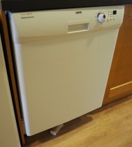 Zanussi oppvaskmaskin i hvitt, ZDF3013, pent brukt