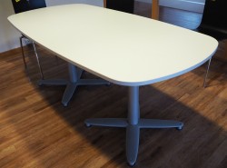 Kompakt møtebord i lys grå, Kinnarps T-serie, 180x90cm, passer 6personer, pent brukt