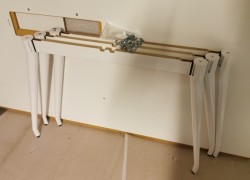 Stort møtebord fra Skandiform, modell Colt, 420x140cm, passer 14-16 pers, pent brukt (uten kabelluke)