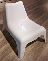 Loungestol for barn i hvit plast fra Ikea, modell PS Bunsø, pent brukt