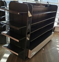 Butikkinnredning, Øy / butikkhylle på hjul 252cm bred gulvseksjon , hyller på 4 sider, pent brukt