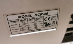 Lite kjøleskap BCR-25 som kan brukes på 12V / 230V, kan også varme, pent brukt