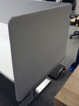 Götessons bordskillevegg / skjermvegg for skrivebord, lyst grått stoff, 80x66cm, pent brukt