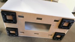 Lite sidebord / loungebord / kaffebord / kloss i hvitt fra Materia, modell Monolite, 38cm høyde, pent brukt